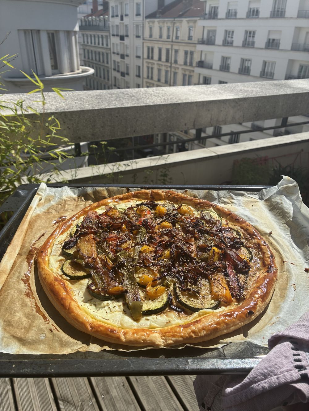 Tarte aux légumes rôtis préparée lors d'une séance de batch cooking à Lyon