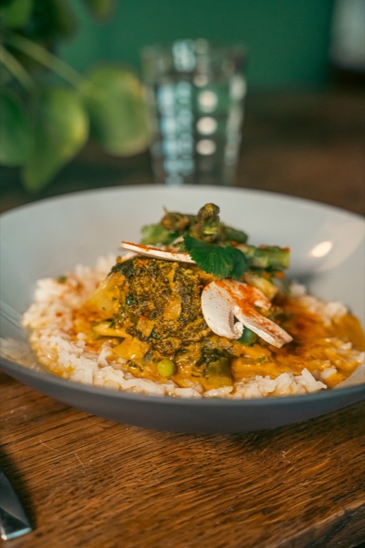 Plat maison préparé lors d'une séance de batch cooking à Lyon