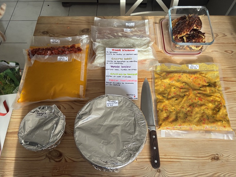 Plats de batch cooking sous vide et étiquetés, prêts à conserver au frigo à Lyon